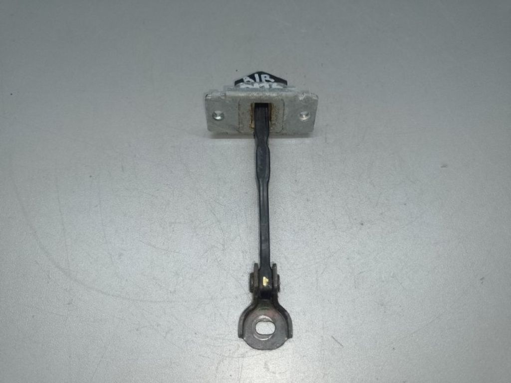 BP4K-72-270E | Ограничитель двери задн. прав. MAZDA 3 BK 03-08