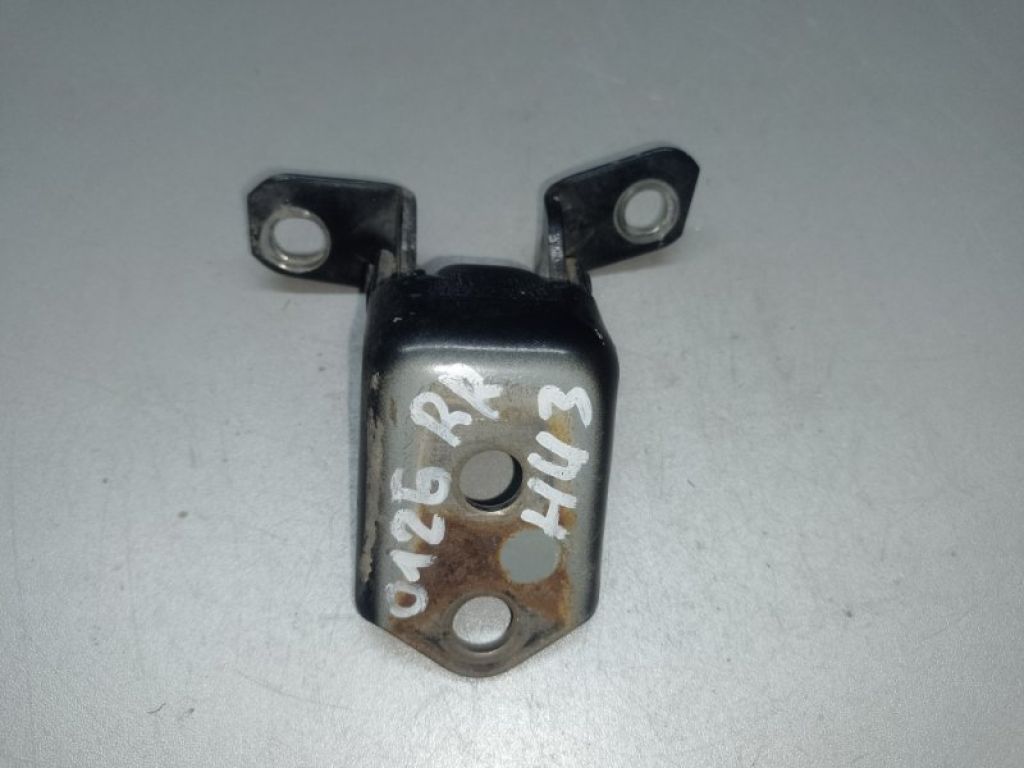 E112-72-240 | Петля двери нижняя задн. прав. MAZDA 3 BK 03-08
