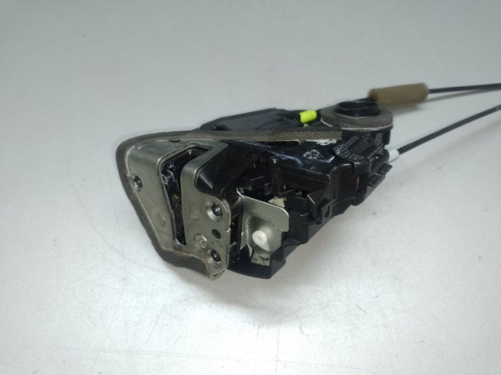 69060-06100 | Замок двері задн. лів. TOYOTA CAMRY 40 06-11