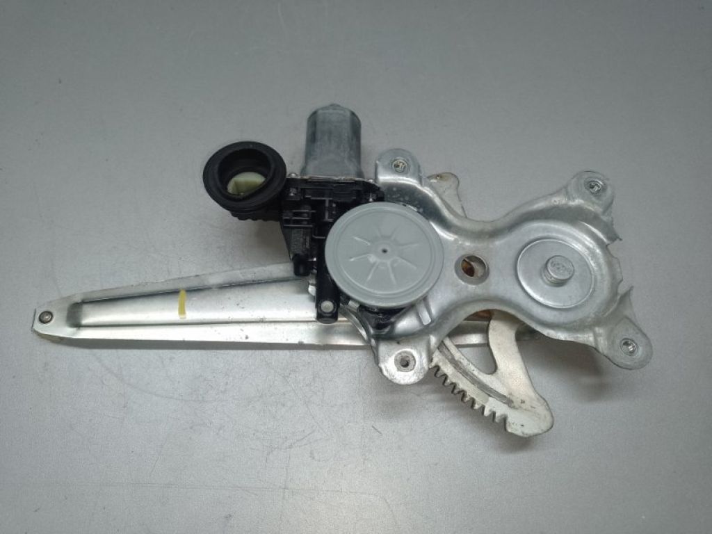 69804-06110 | Стеклоподъемник задн. лев. TOYOTA CAMRY 40 06-11