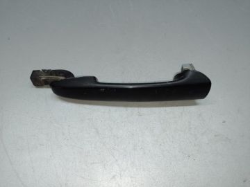 Ручка двері зовнішня задн. лів. MAZDA 3 BK 03-08