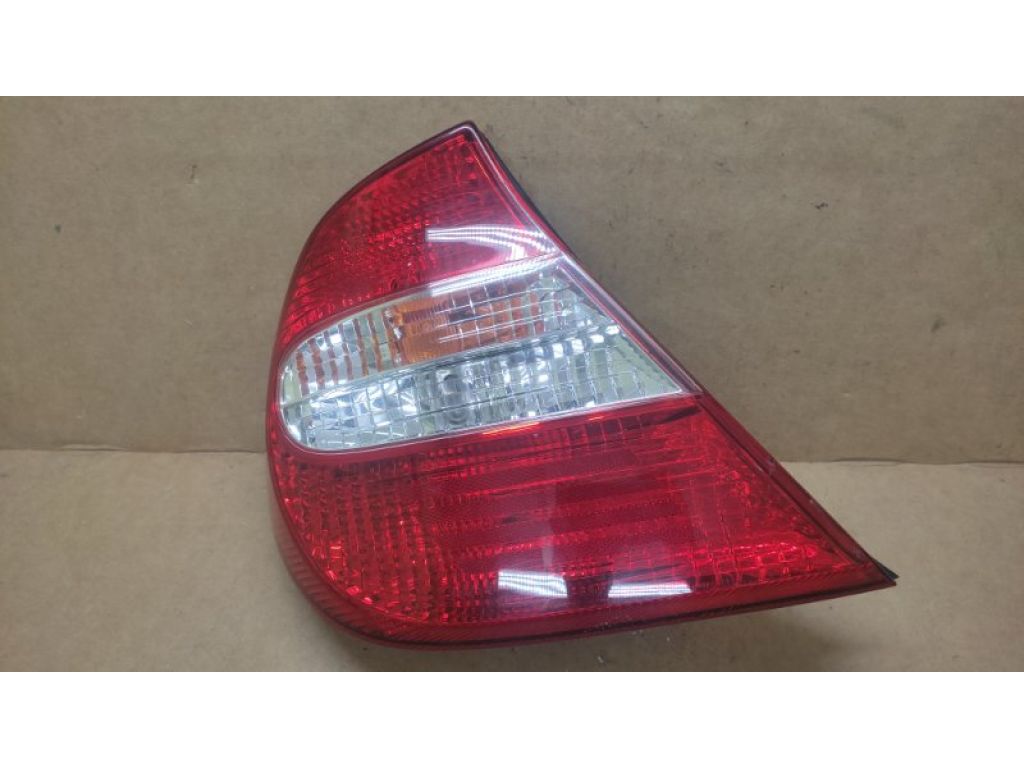 81560-AA050 | Фонарь наружный лев. TOYOTA CAMRY 30 02-06