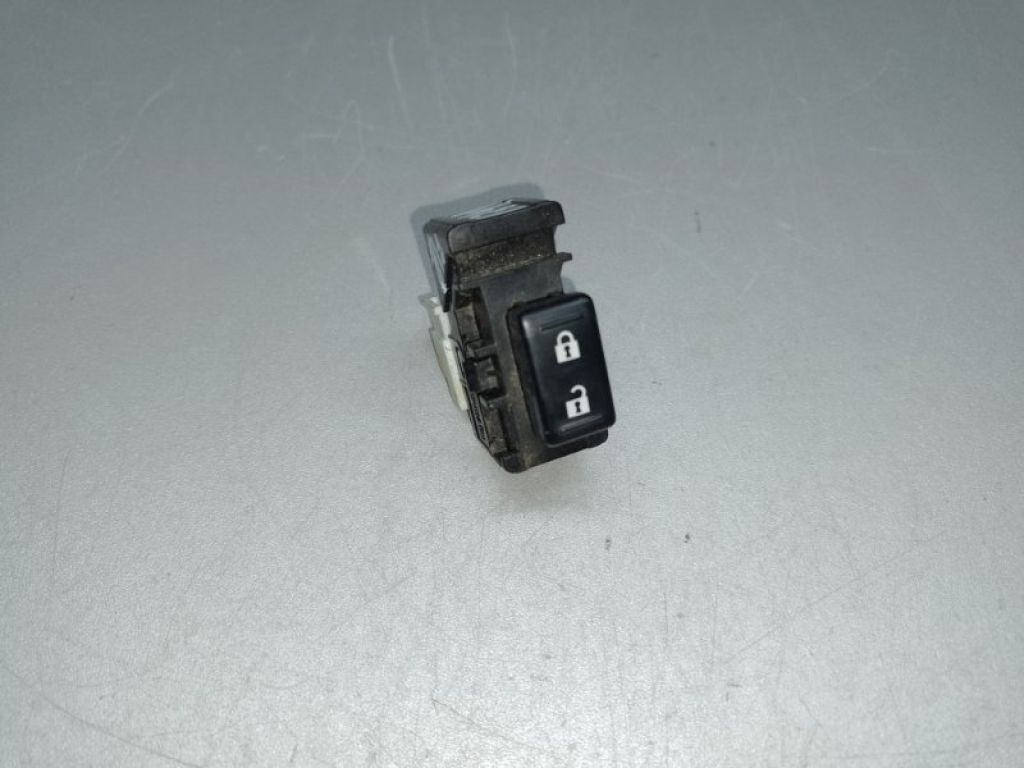 83078AJ000 | Кнопка центрального замку передн. прав. SUBARU IMPREZA 11-17