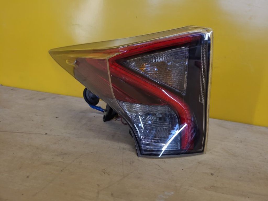 8156147281 | Фонарь наружный лев. TOYOTA PRIUS 16-