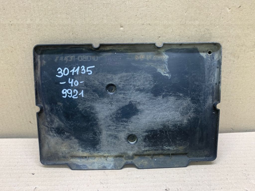 74431-08010 | Полка аккумулятора TOYOTA CAMRY 40 06-11