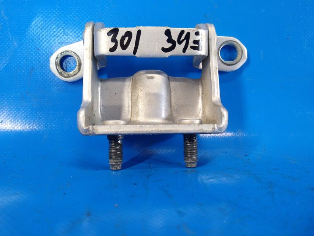 82401-9N00A | Петля двери лев. NISSAN SENTRA B17 12-21