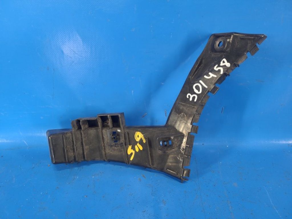 71821-80J00 | Кронштейн заднього бампера прав. SUZUKI SX4 06-13
