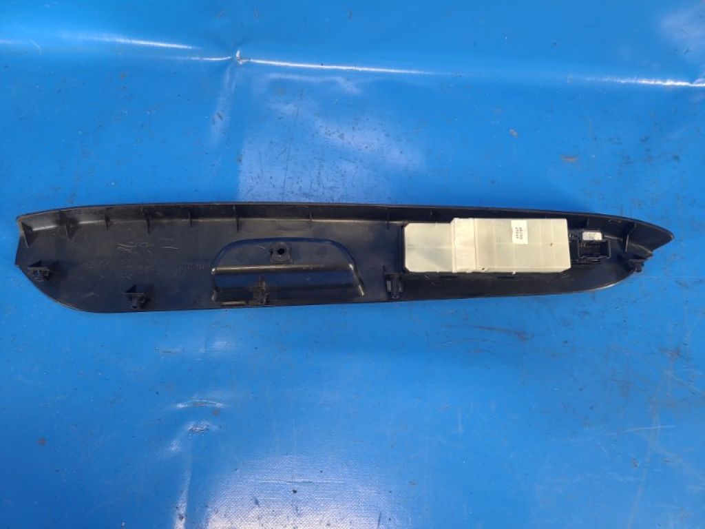 37990-64J20 | Кнопка склопідіймача SUZUKI SX4 06-13 - Фото 2