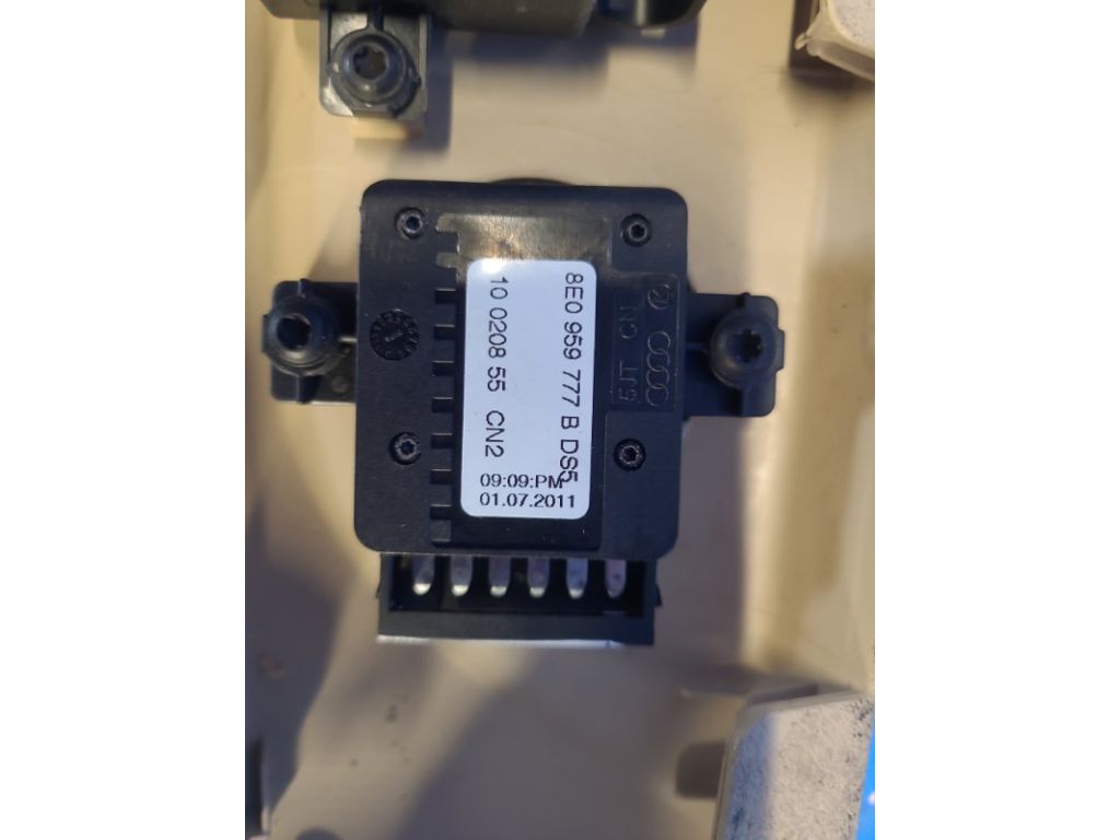 8K0 959 747 B | Кнопка регулировки сиденья AUDI A6 (C7) 11-18 - Фото 3