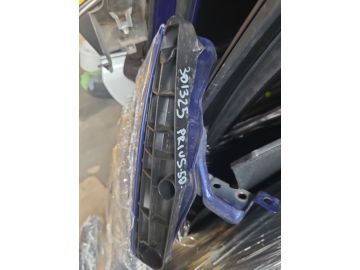 Кронштейн переднього бампера (на крилі) прав. TOYOTA PRIUS 16-