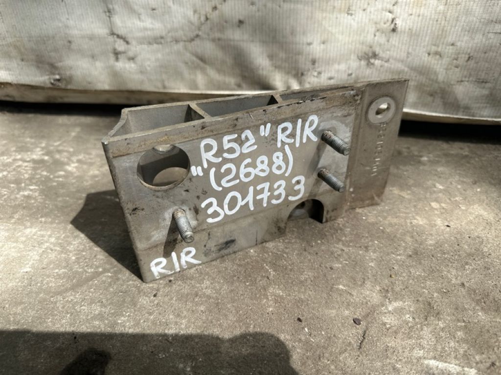 85210-3JA0A | Кронштейн усилителя заднего бампера прав. NISSAN PATHFINDER R52 12-21