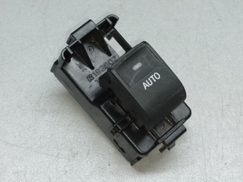 84810-0T010 | Кнопка стеклоподъемника задн. лев. TOYOTA SIENNA 11-16