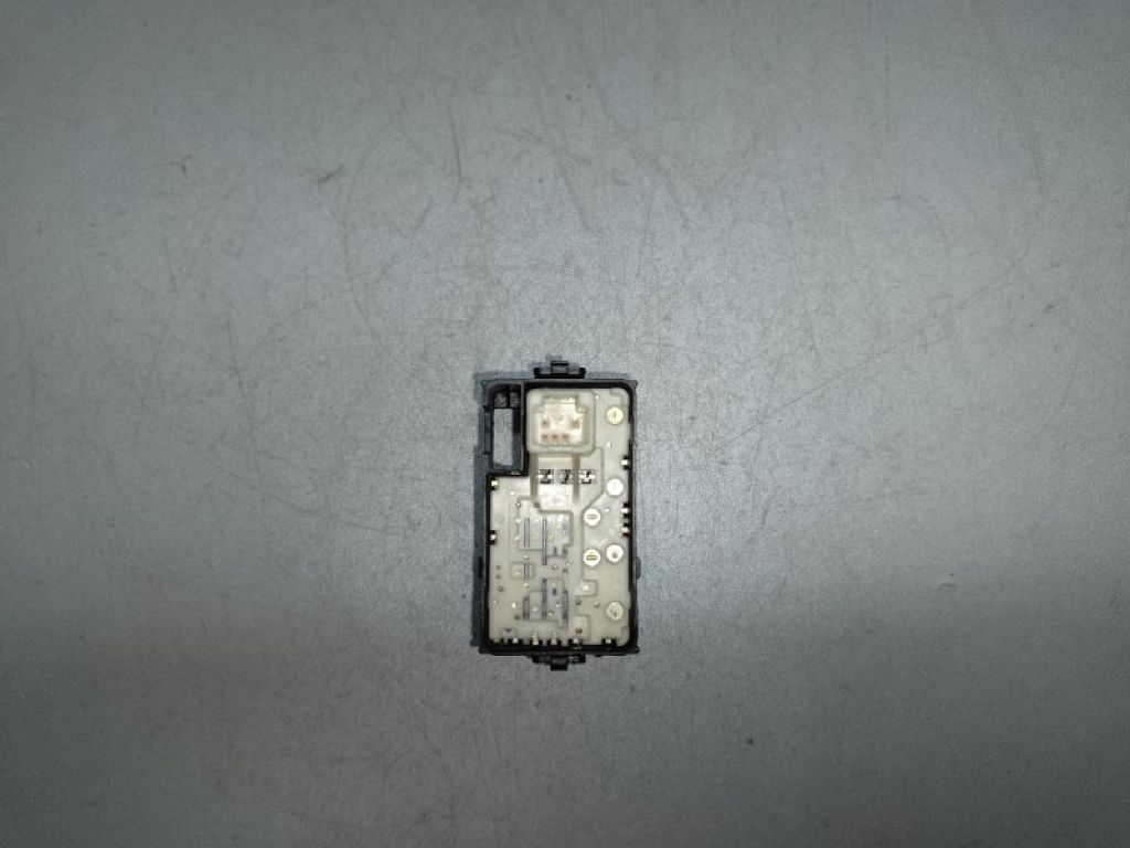 84810-0T010 | Кнопка стеклоподъемника задн. лев. TOYOTA SIENNA 11-16 - Фото 2