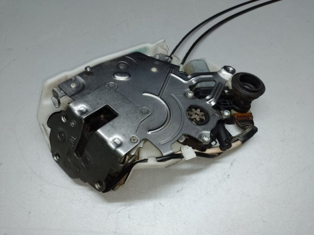 69300-08020 | Замок двери боковой задн. лев. TOYOTA SIENNA 11-16