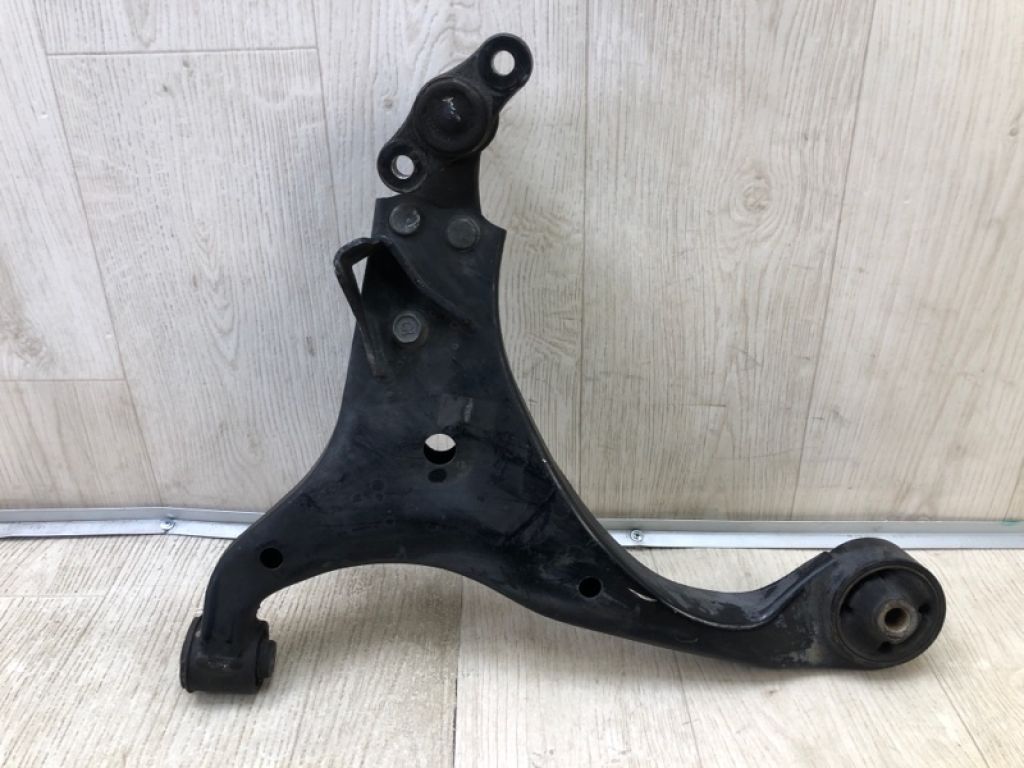 545001M100 | Важіль передньої підвіски нижній лів. KIA FORTE/CERATO TD 08-13