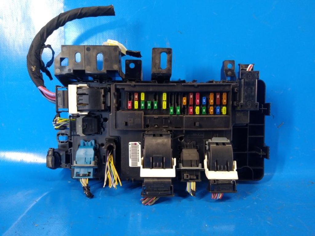 JR3Z-15604-B | Блок предохранителей салон FORD MUSTANG 15-