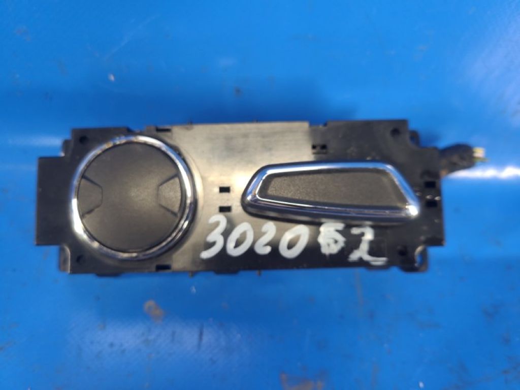 FR3Z-14A701-BF | Кнопка регулировки сиденья лев. FORD MUSTANG 15-
