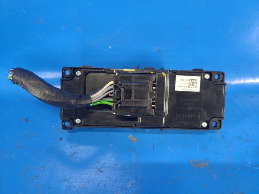 FR3Z-14A701-BF | Кнопка регулировки сиденья лев. FORD MUSTANG 15- - Фото 2