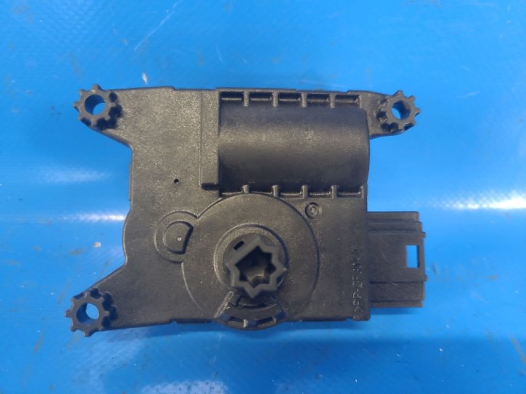 FR3Z-19E616-E | Моторчик заслінки пічки FORD MUSTANG 15- - Фото 2