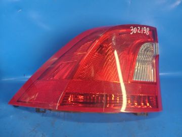 Фонарь наружный лев. VOLVO S60 10-13