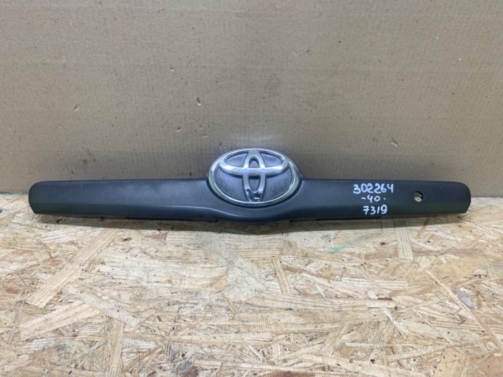 76811-33130-B1 | Панель підсвічування номера TOYOTA CAMRY 40 06-11