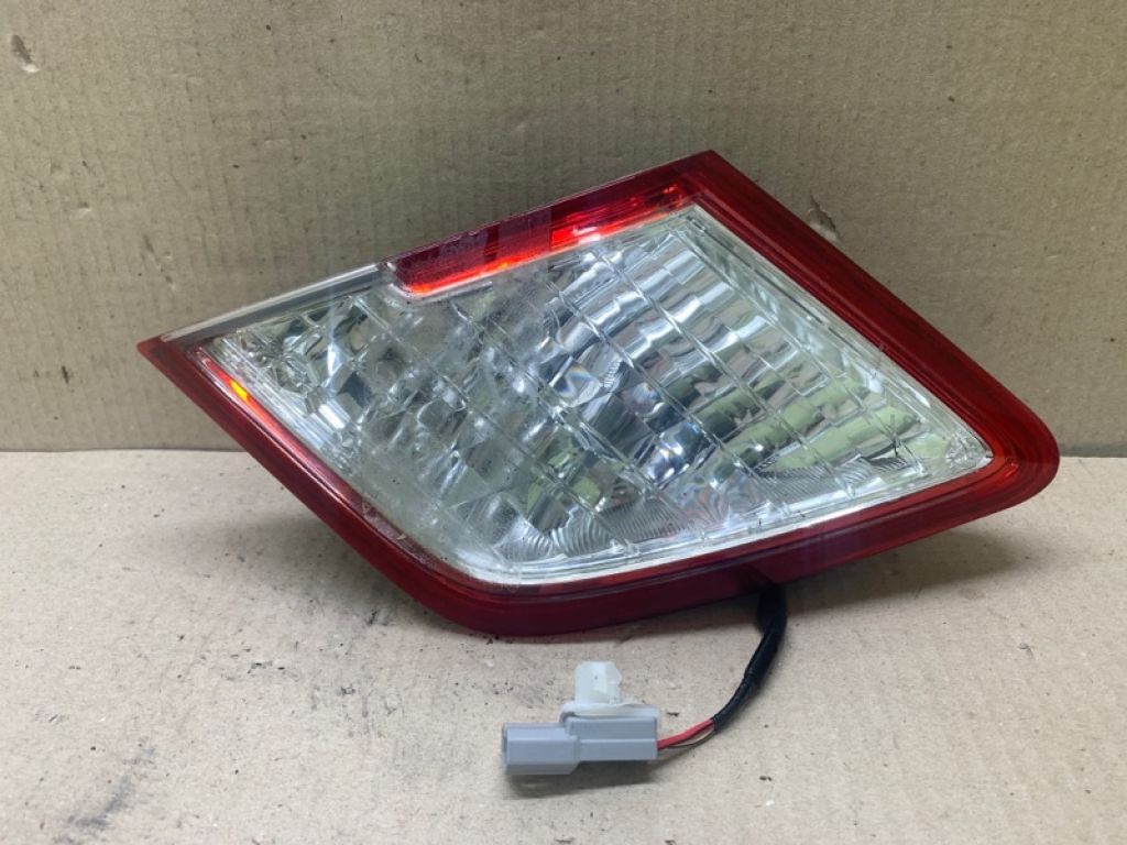 81581-33140 | Фонарь внутренний прав. TOYOTA CAMRY 40 06-11