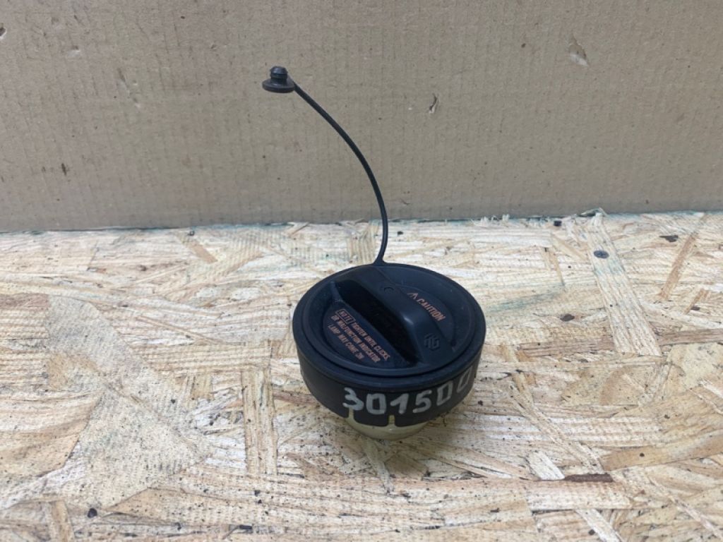 77300-48010 | Кришка паливного бака TOYOTA CAMRY 40 06-11
