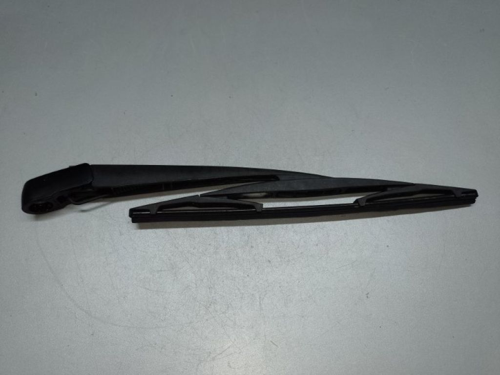 8253A029 | Повідець склоочисника задній MITSUBISHI OUTLANDER XL 05-13