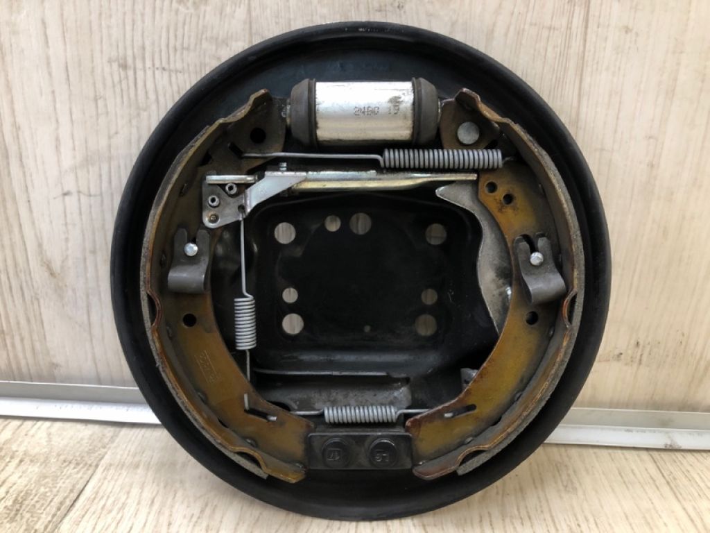 8V5Z-2212-B | Тормозной механизм задн. лев. FORD FIESTA 08-17