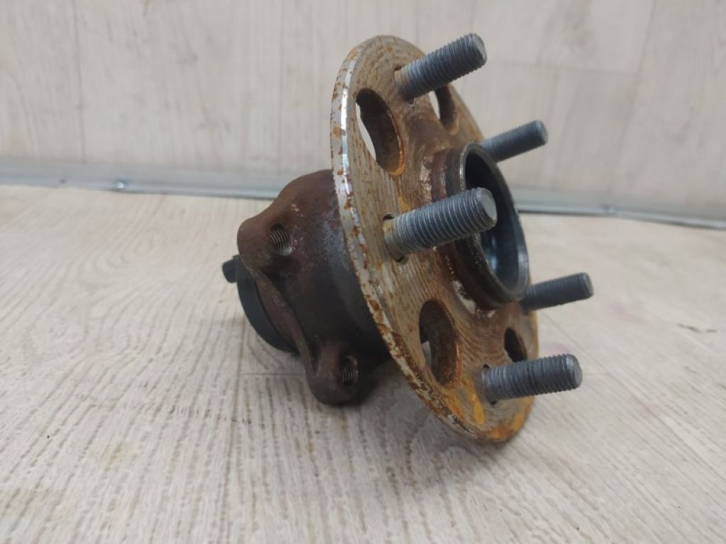 4245006090 | Ступица задн. TOYOTA CAMRY 70 17-