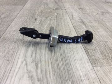 Обмежувач дверей задн. лів. NISSAN ALTIMA L33 12-18
