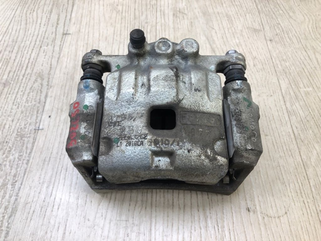 BE8Z-2B120-AA | Суппорт тормозной передн. прав. FORD FIESTA 08-17