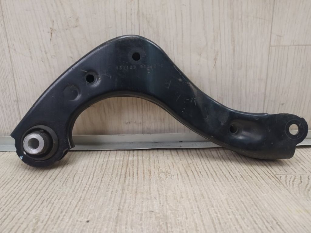 4877006010 | Рычаг задней подвески поперечный верхний прав. TOYOTA CAMRY 70 17-