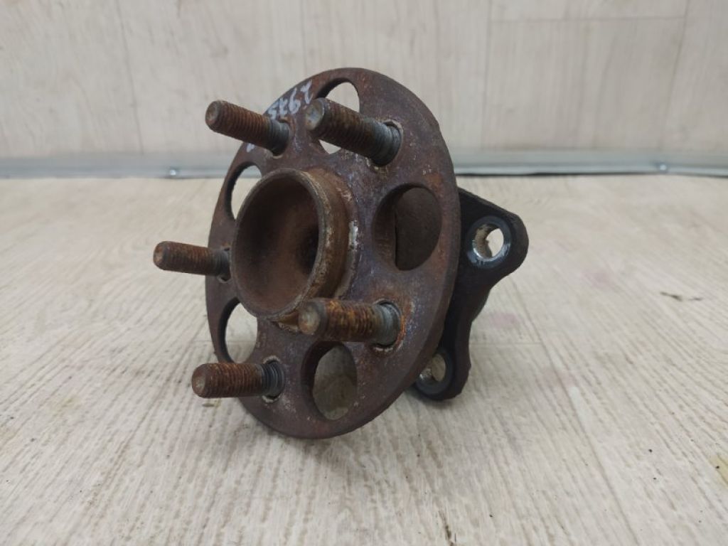 4245047040 | Маточина колеса задн. TOYOTA PRIUS - 30 09-17