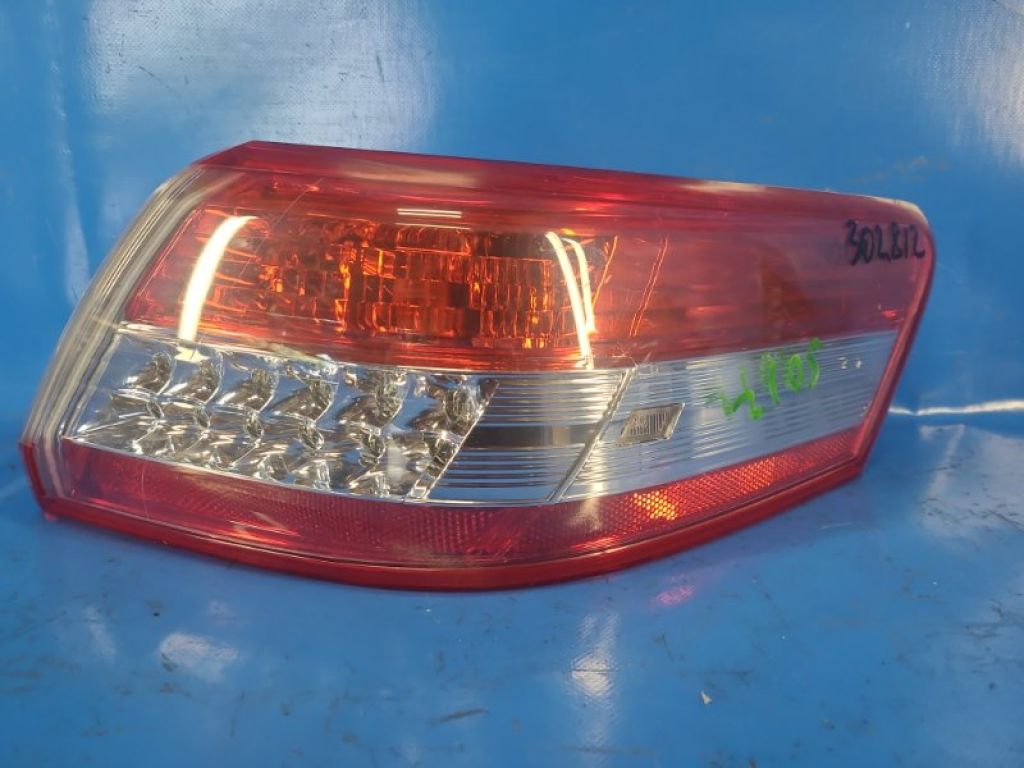 81550-06340 | Ліхтар зовнішній прав. TOYOTA CAMRY 40 06-11