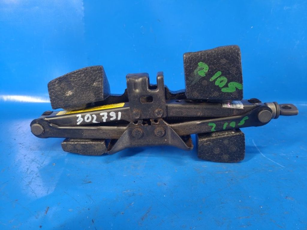 09111-AA010 | Домкрат TOYOTA CAMRY 40 06-11