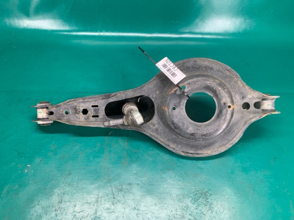 BV6Z-5500-C | Рычаг задней подвески поперечный нижний FORD FOCUS 10-18 - Фото 3