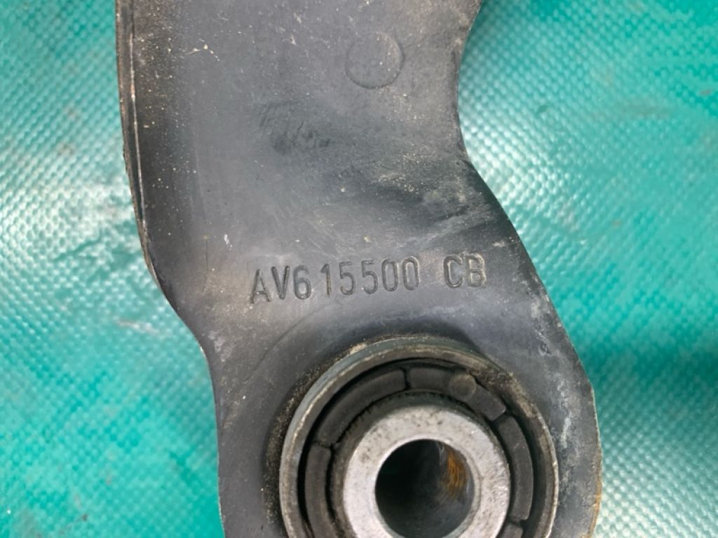 AV6Z-5500-B | Рычаг задней подвески поперечный верхний FORD FOCUS 10-18 - Фото 4