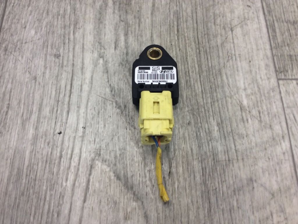 959203K000 | Датчик удара KIA FORTE/CERATO TD 08-13