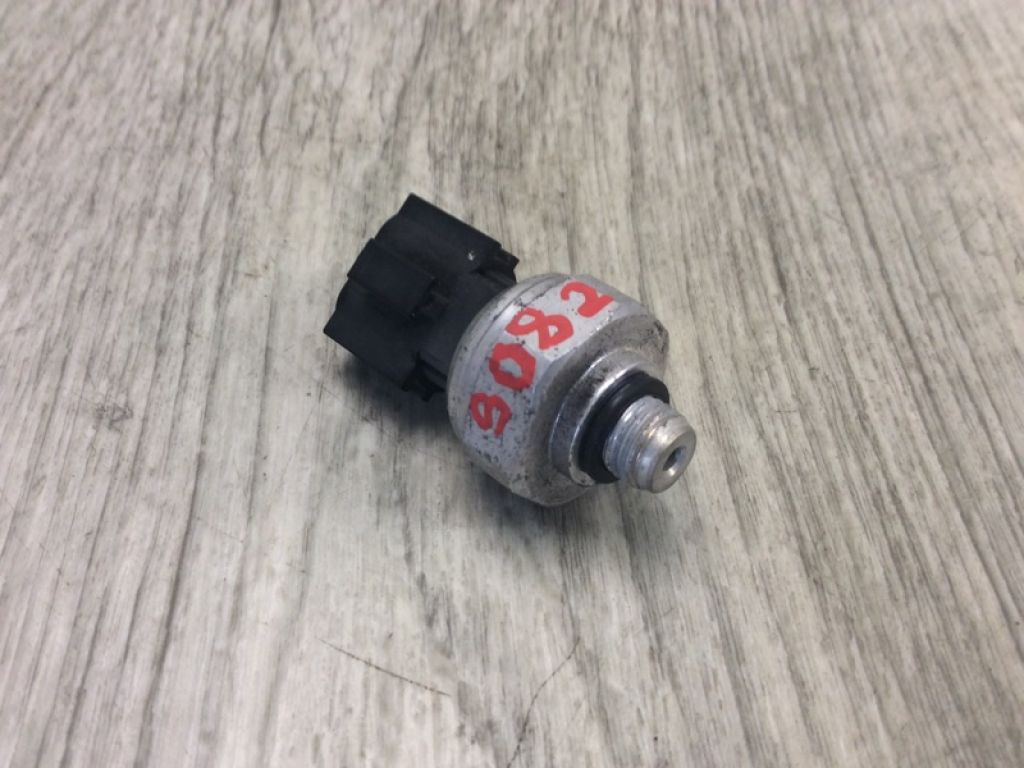 977211G000 | Датчик тиску кондиціонера KIA FORTE/CERATO TD 08-13
