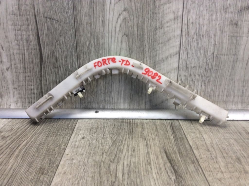 866131M000 | Кронштейн заднього бампера лів. KIA FORTE/CERATO TD 08-13