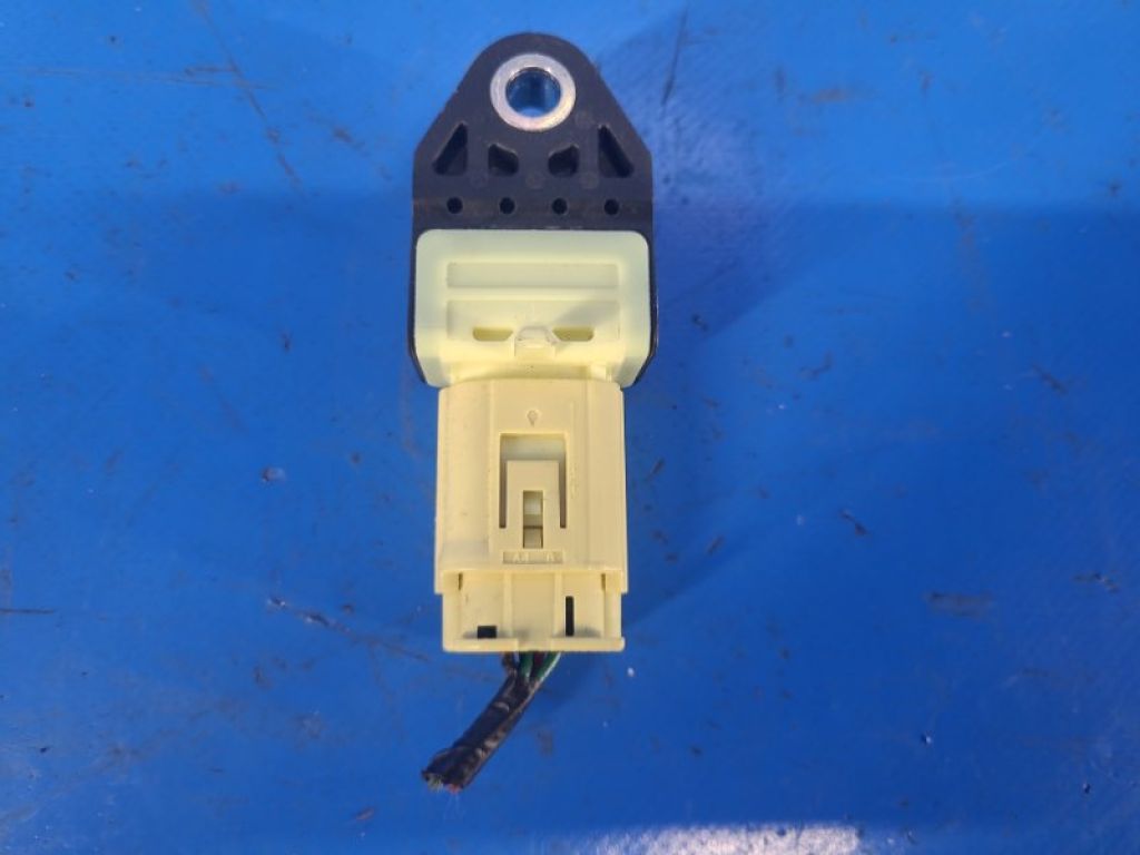 89831-06010 | Датчик удара TOYOTA CAMRY 40 06-11