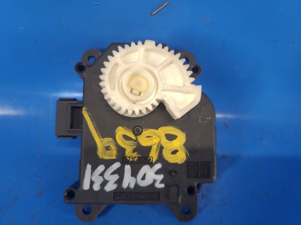 87106-35170 | Моторчик заслонки печки TOYOTA CAMRY 40 06-11