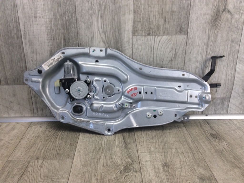 824021M010 | Склопідйомник передн. прав. KIA FORTE/CERATO TD 08-13