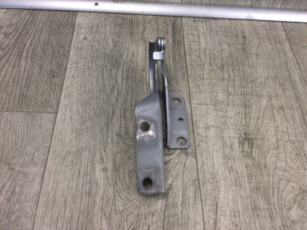 MN175241 | Петля капота лев. MITSUBISHI OUTLANDER XL 05-13 - Фото 2