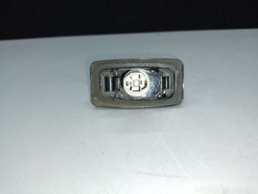 81270-01070 | Подсветка номера TOYOTA MATRIX 02-08 - Фото 2