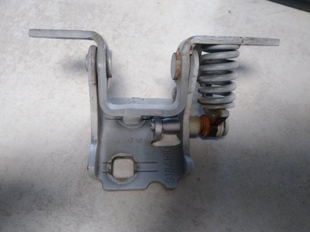 55360918AH | Петля двери нижняя передн. прав. CHRYSLER 200 10-14