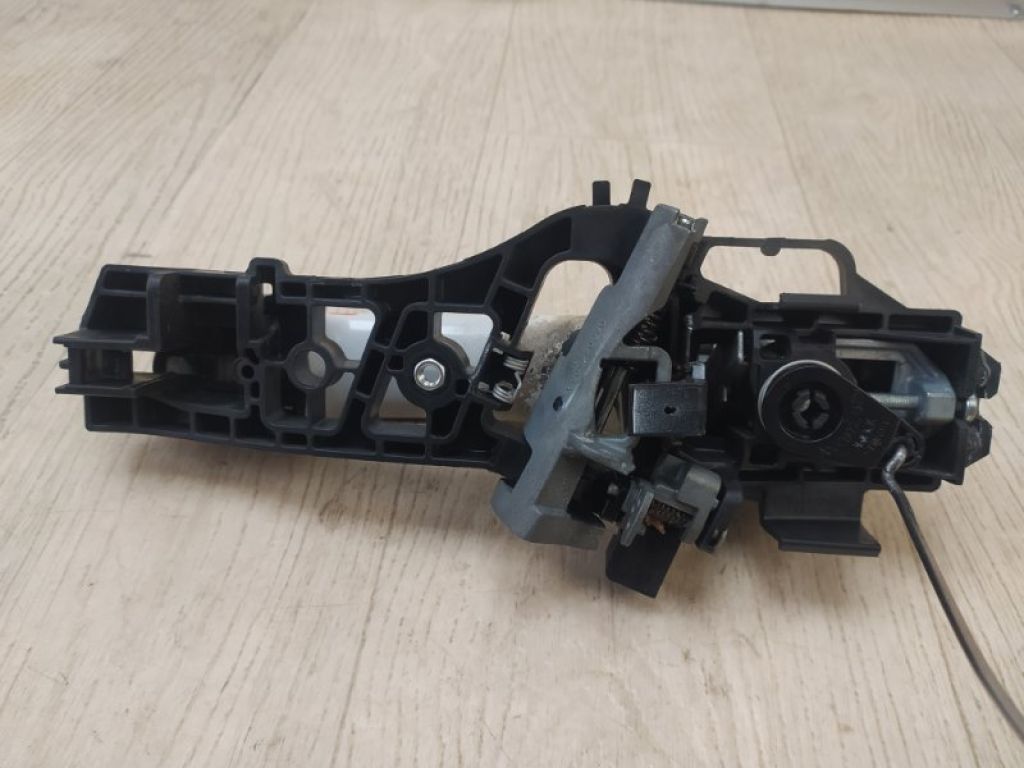 DE8Z-5422404-BA | Ручка двери наружная передн. лев. FORD FIESTA 08-17 - Фото 2