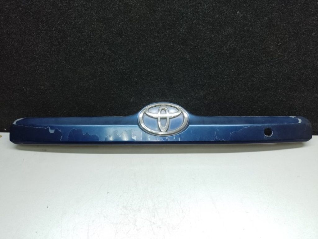 76801-02130-J0 | Панель подсветки номера TOYOTA MATRIX 02-08