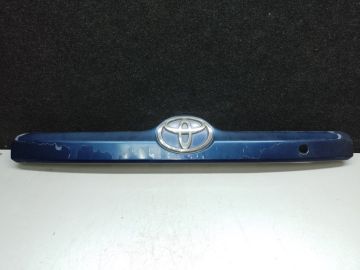 Панель подсветки номера TOYOTA MATRIX 02-08